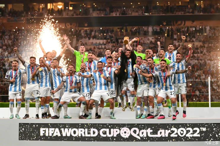 梅西加冕阿根廷问鼎卡塔尔世界杯冠军