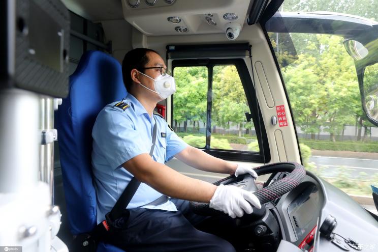 北京公交为重点驾驶员配发情绪感知设备